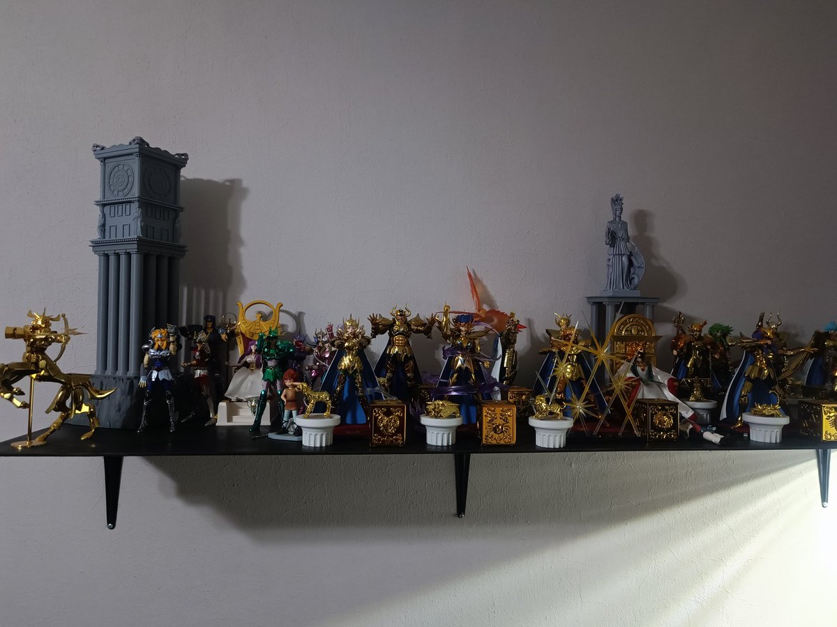 Sam_MantasGame's tweet photo. @alkapone  ahora que quieres tu colección de caballeros del zodiaco, te muestro la colección que tiene mi tio https://t.co/0lAW4xg09S