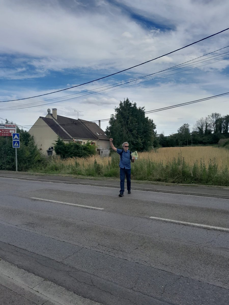 Tractage pour Loic Pen le candidat NFP à Brenouille dans l'Oise, nous devons être présents partout