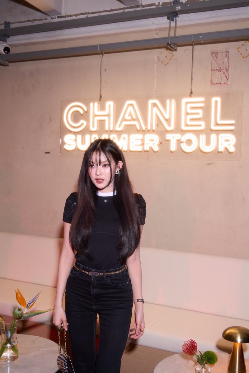 baerymoonlight's tweet photo. มึง chanel เข้าน้องมิ้นแล้ว ถูกที่ถูกเวลามาก สวยชิบหายยย ฮือออออ 😭🙏🏻 https://t.co/bu6T8c3kKe