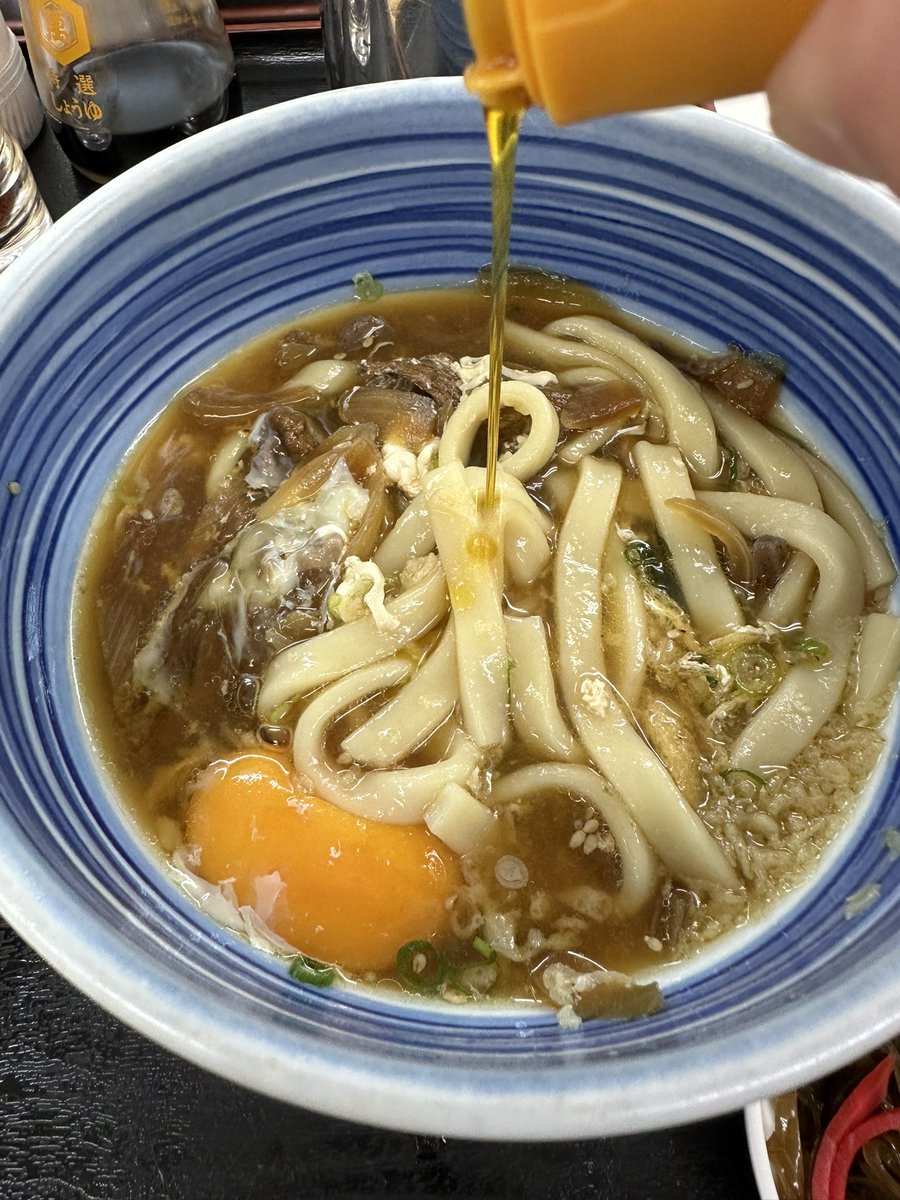 miyabeach's tweet photo. 金曜日の朝ごはん　肉うどんにナマタとギザミをトッピ��グ&amp;ミニかき揚げ丼¥1,500- 他フリー。ダチ油が良いアクセント😊暑いのに冷やし食べる勇気がない笑　#立ち食いそば　#立喰そば　#白河そば　#基本的　#土日祝　#休み　夜寝る前に次の日の朝ごはんを想像する笑　#朝ごはん https://t.co/j4vY1ggMwr