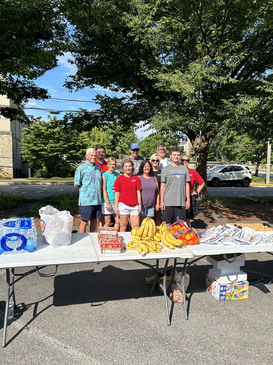 RDeppOutreach's tweet photo. Teamed up with @ELPOLaw to feed 40-45 friends https://t.co/nxytoratA5