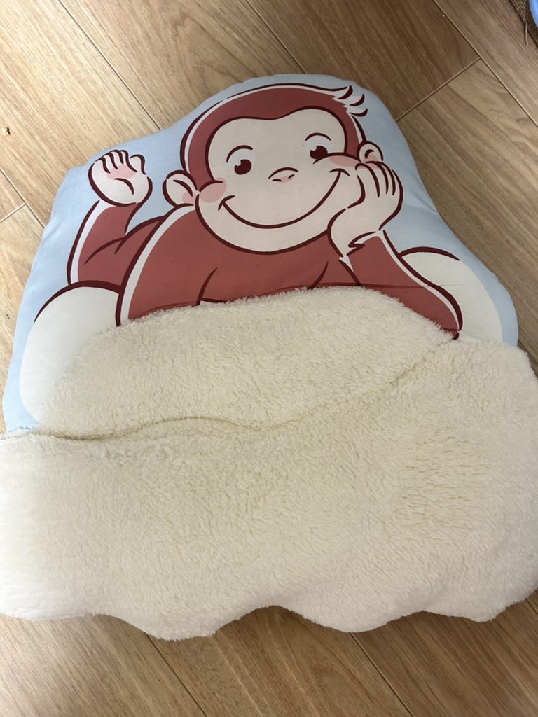 幼馴染が私の好きなお店予約してくれて誕生日パーチィーしてくれた🥳
久しぶりに羽伸ばせた😭
帰りにラウワン行って
友達が落ちそうな台見つけて一回したけど取れなくて、店員さんに取れないんです🥺
って言ったら取りやすくしてくれて200円でゲット✨
最高な1日だった！🥰