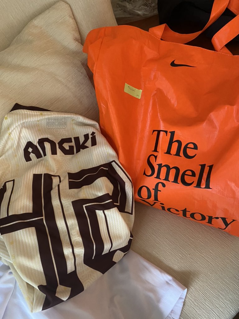 Dateng ke event per skena an jersey, padahalmah bukan anak jersey, tapi pernah idup dari pake jersey.. ya gapapa kali ya..