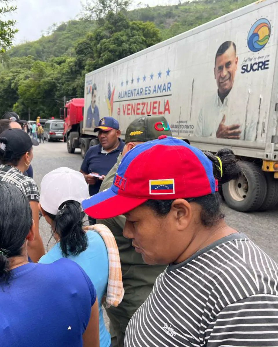Gracias a la Instrucción del Presidente Nicolás Maduro y a la Misión Alimentación se sigue dando atención alimentaria al pueblo 
#CumanacoaSaturadaDeComida
y Agua Potable ⛰️