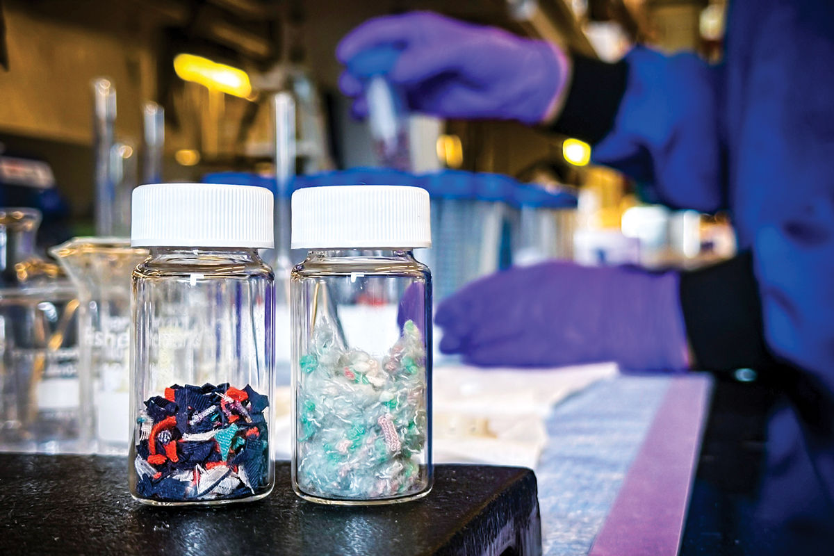 A new process skips the separation step of recycling textiles, making it easier to recover the components of mixed fibers for reuse. cen.acs.org/environment/re… .