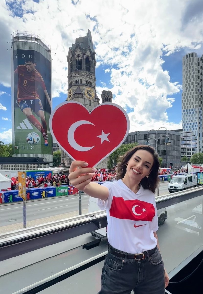 Yağmur Tanrısevsin çok tatlı olmamış mı ?