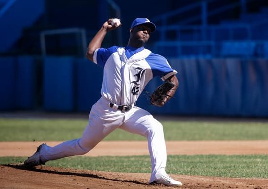 #DeporteCubano🇨🇺 #Beisbol⚾️🇨🇺  #63SNB 
#Playoff 
#IND fuerza séptimo juego contra #SantiagodeCuba
Nuestro corresponsal <a href="/Narr1982/">Nelson Alejandro</a> reporta que por segundo año consecutivo #Leones y #Avispas llegan al último partido en postemporada
Los detalles del partido 👇
juventudrebelde.cu/deportes/2024-…