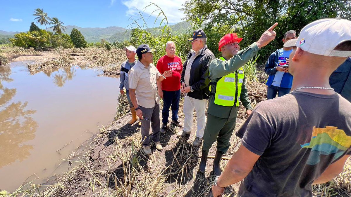 #06Julio #ClapActivado #MiGalloPinto #NicoLike #FuriaBolivatiana <a href="/NicolasMaduro/">Nicolás Maduro</a> <a href="/ConCiliaFlores/">Cilia Flores</a> <a href="/gestionperfecta/">Carmen Meléndez</a> <a href="/Nahumfernandezm/">Nahum Fernández</a> <a href="/MinppalViceSSA/">ViceSSA * Minppal</a> <a href="/LealTelleria/">M/G Carlos Leal Tellería</a> <a href="/luchaalmada/">Alfred Nazaret Ñáñez</a> <a href="/NorisHerrerar/">Noris Herrera</a>  CAMARADAS EN BATALLA DANDO LA CARA A LOS AFECTADOS DE CUMANACOA MI PRESIDENTE ACTIVADO