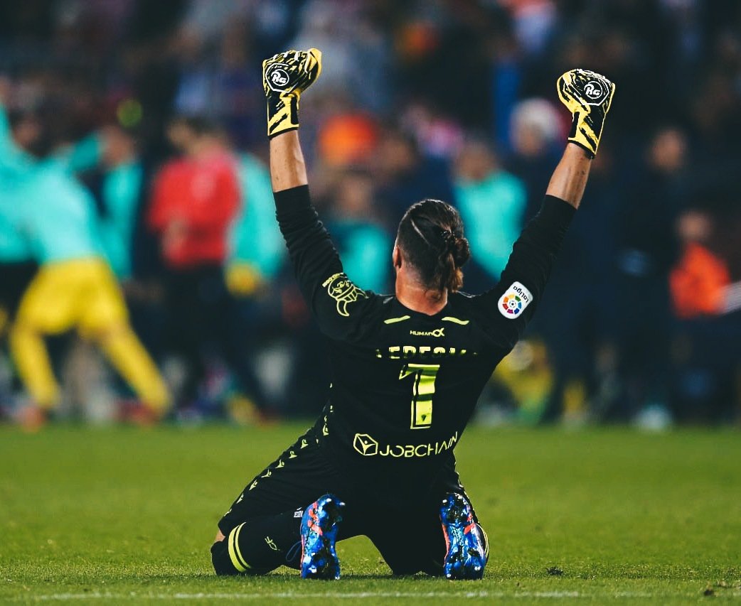 Honor para el que defendió nuestra camiseta como el que más, entendió lo que significa este equipo para esta ciudad y nos salvo durante años. 

Sin lugar a dudas uno de los mejores o el mejor portero de la historia del Cádiz. 

Don Jeremías Ledesma. 💙💛🇦🇷
