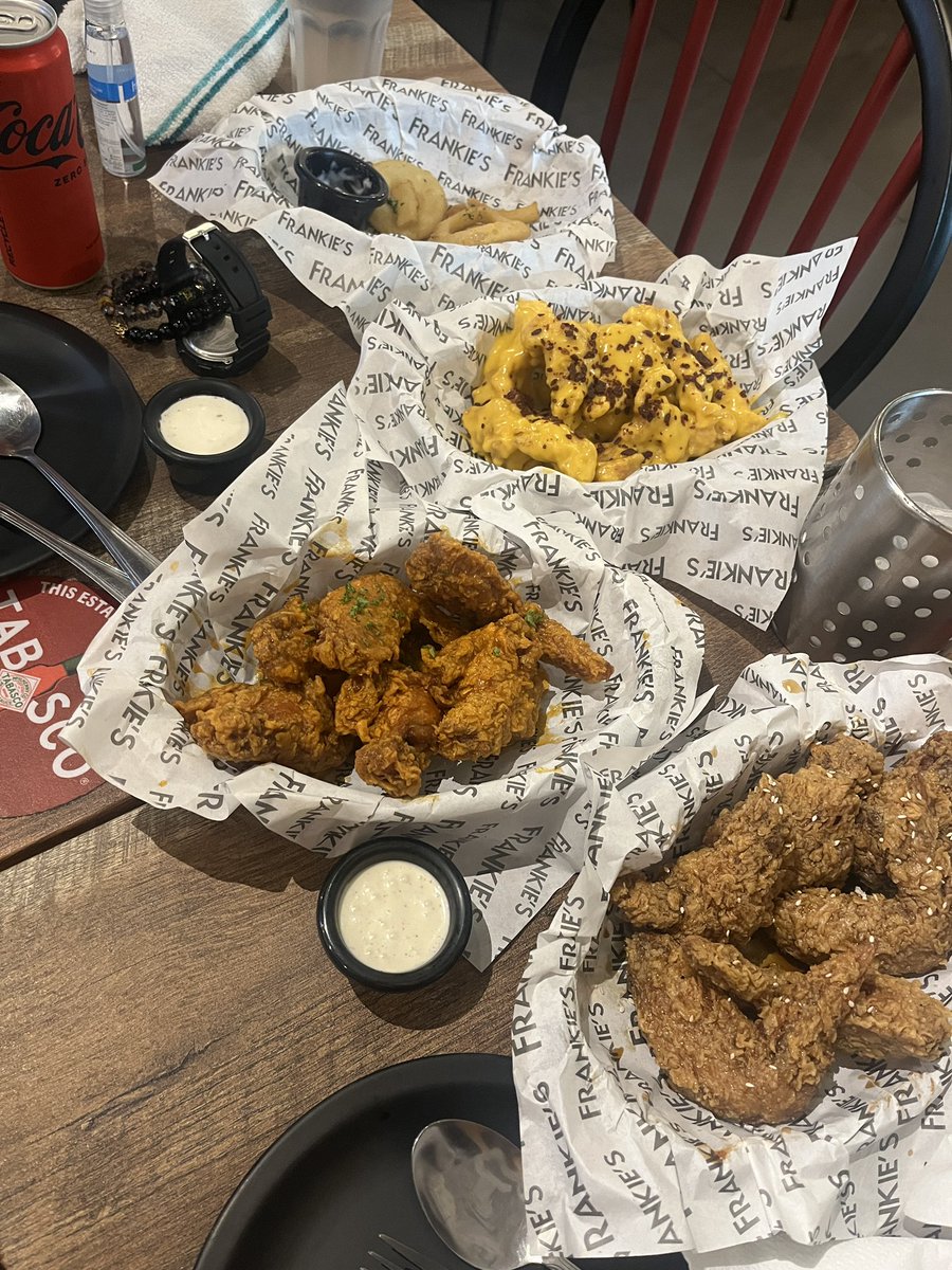 titakwowi's tweet photo. 🐓🐓🐓 https://t.co/kY8qRRmYUY