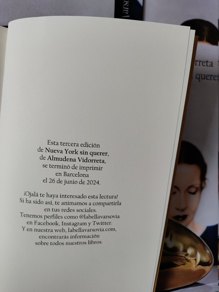 Llega a casa la tercera edición de #nuevayorksinquerer  Gracias a quienes lo habéis leído, recomendado, comprado, vendido y distribuido, a quienes habéis propuesto clubs de lectura, charlas y talleres en torno a este libro. Y, sobre todo, gracias infinitas a <a href="/labellavarsovia/">La Bella Varsovia</a>