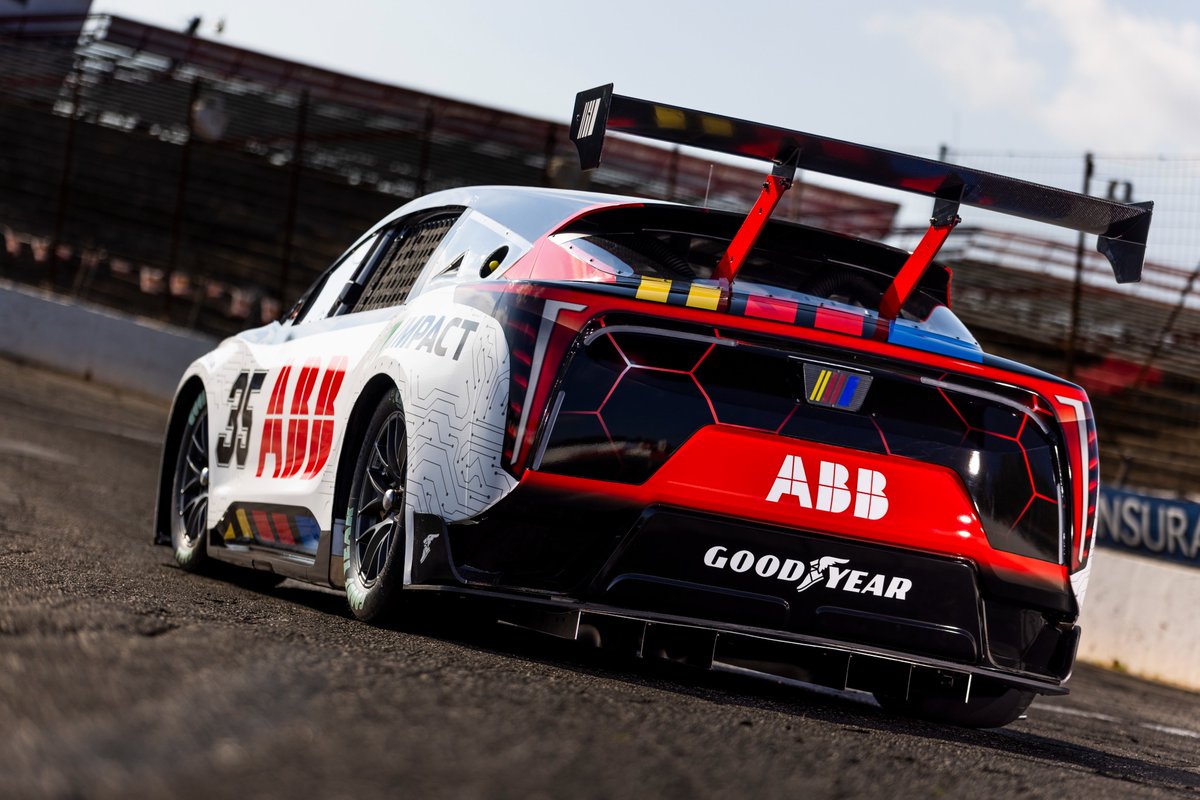 Kelly Crandall tweet media