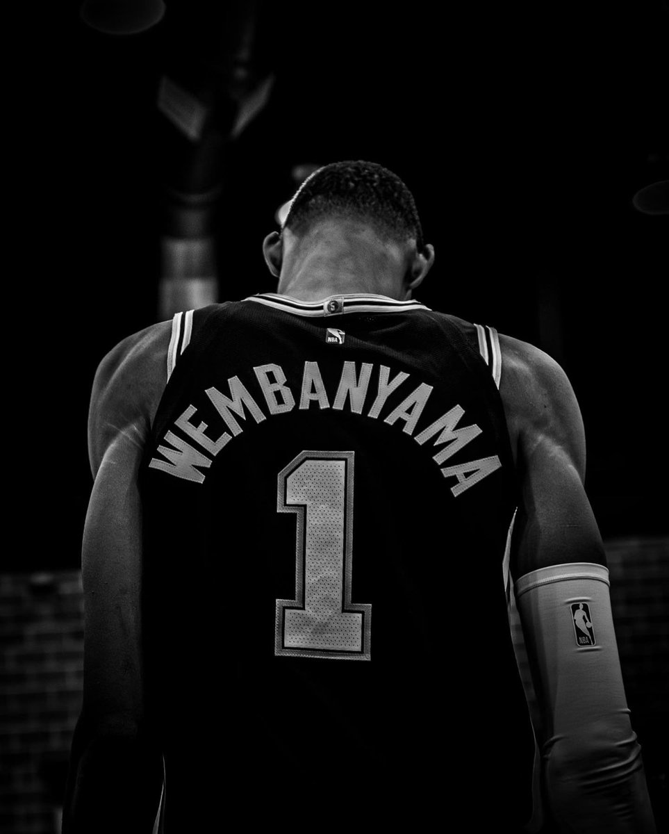 SpursCulture's tweet image. Victor Wembanyama today:

27 PTS
5 REB
3 AST
1 STL
10/16 FG
5/9 3P
19 MINS
+18

Top 5 player in the world