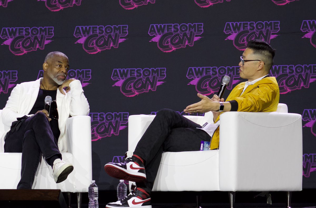Crazy4ComicCon's tweet photo. A year ago I was on stage with the great @LeVarBurton. We talked about fatherhood, Reading Rainbow and what it was like walking back onto the bridge of the Enterprise-D. A convo I will never forget. #StarTrek https://t.co/0DX6wcEPtZ