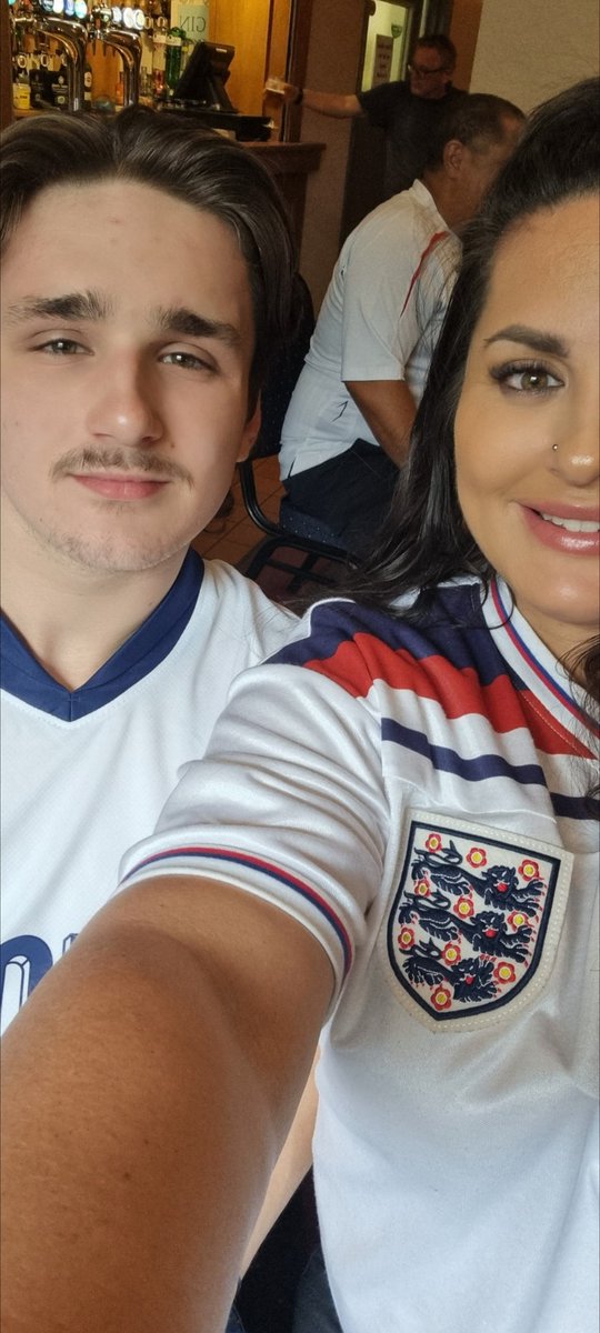Time for football.. thought I would document this pic for #EURO2024 as haven't yet &amp; maybe last chance unless they really turn it around! #nomoreboringfootball #comeonEngland #🦁🦁🦁 #mothersonfoootball
