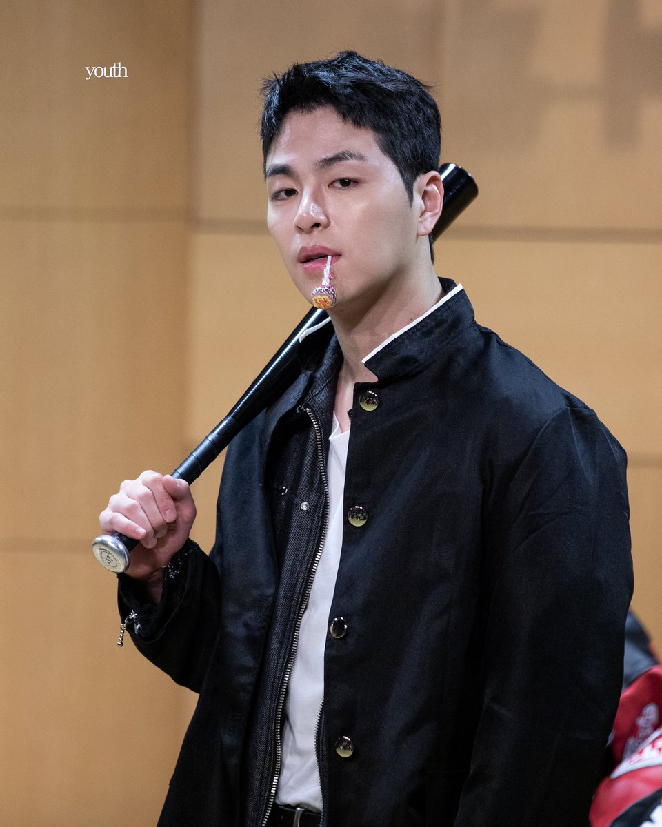 청춘 tweet media