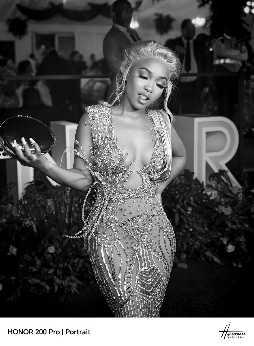 HonorAfrica's tweet photo. Left no crumbs 🤏

#HONOR200Series https://t.co/291QyDUQ7O