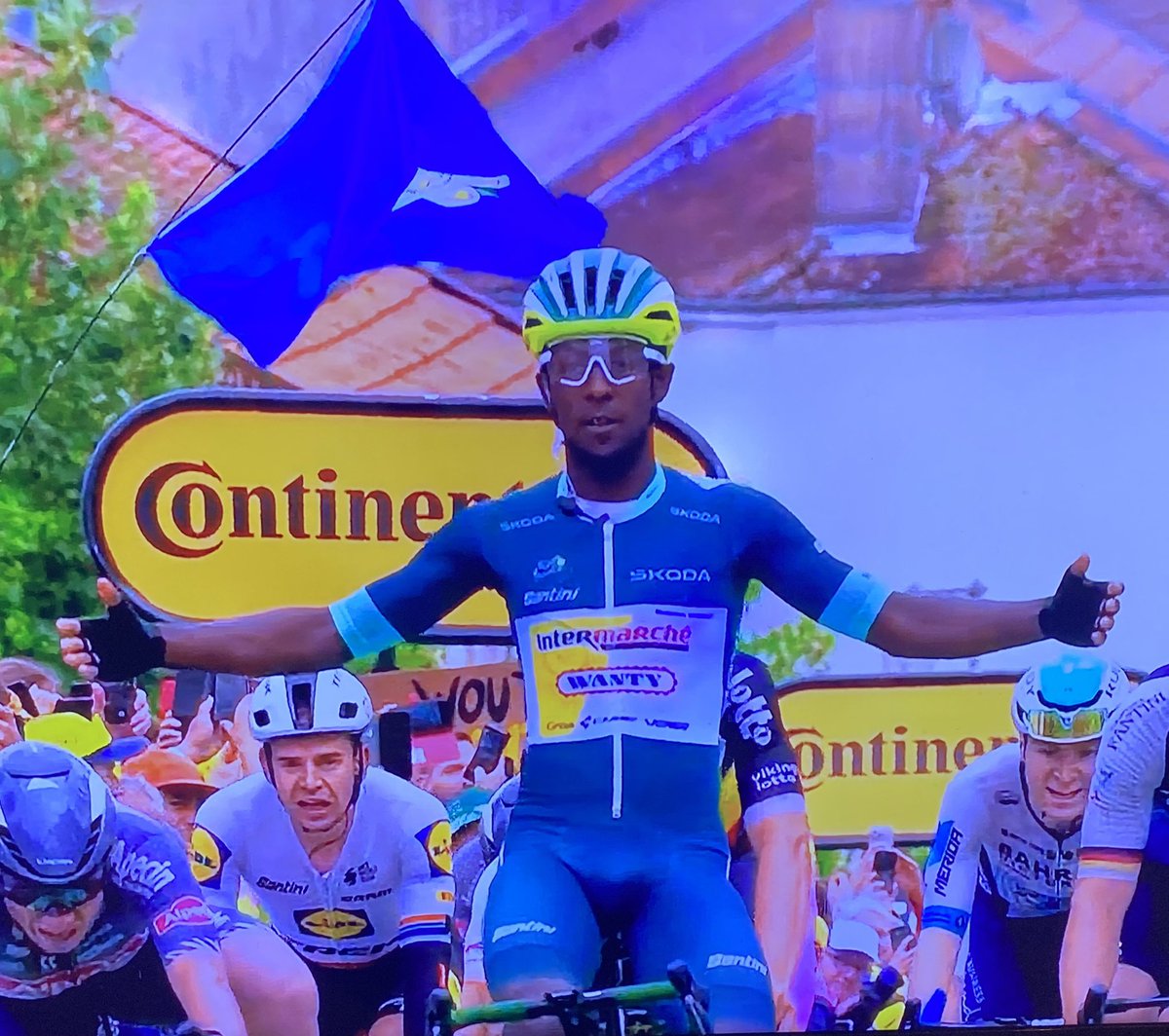 tee_ess_jay's tweet photo. The Tour and its announcers better start taking notice. That’s Stage win No.2 for Biniam Girmay! #imherenow https://t.co/8X7YLMx8Ue