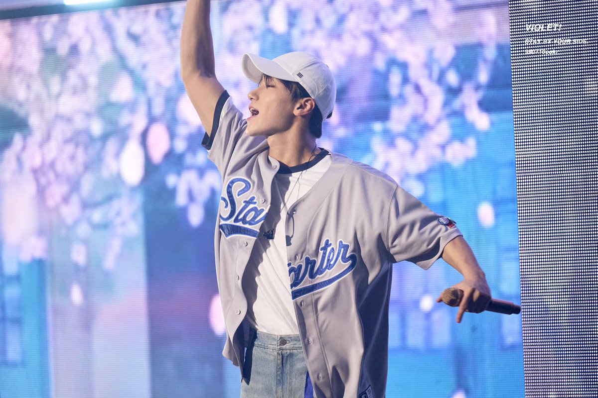 240706

사랑스런 두 눈에
아름다운 구름을 담아줄게요🤍🩵

#최산 #에이티즈 #SAN #ATEEZ #우산소