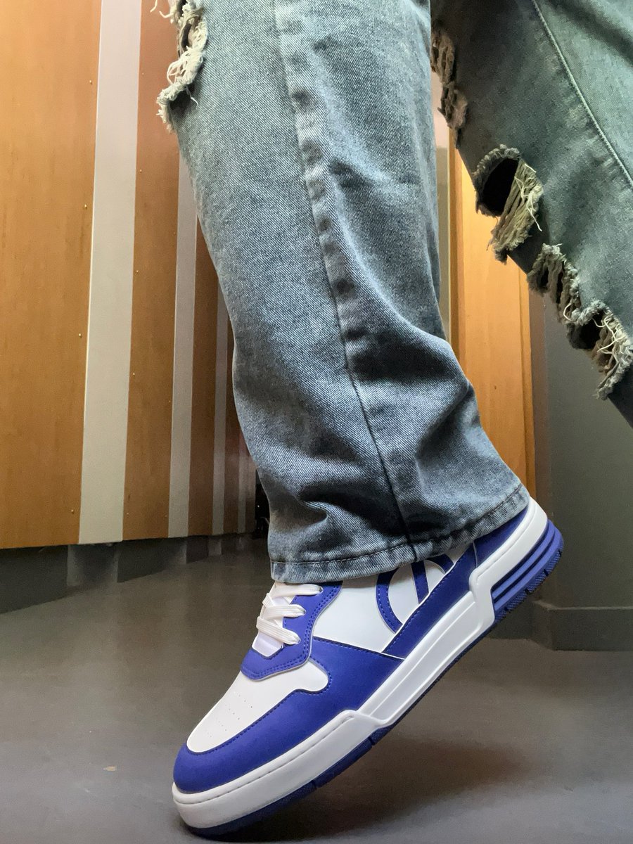 JALEELMWILSON's tweet image. Hey Siri play #BigDifference by @NICKIMINAJ #LikeMyHunnitsBlue 💙💙💙💙 #LocixNicki @lociwear these sneakers feel so comfortable!!! I’M IN LOVE 🥹🦄🫶🏽💙