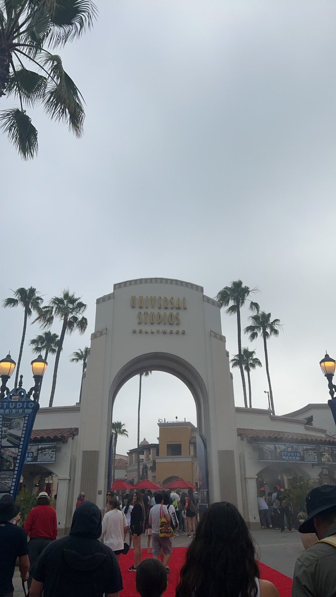 PinchiViper's tweet photo. Universal studios :D https://t.co/vL2eJ6S48B