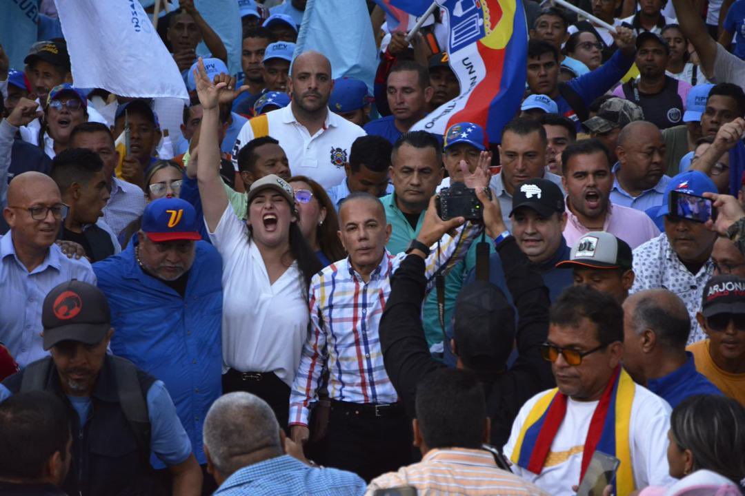 partidoUNT's tweet photo. Vamos juntos rumbo al año 2025 con la reconstrucción de hospitales, escuelas, carreteras y servicios públicos en toda Venezuela.

#BolívarVotaUnida https://t.co/8qJebr1yJK
