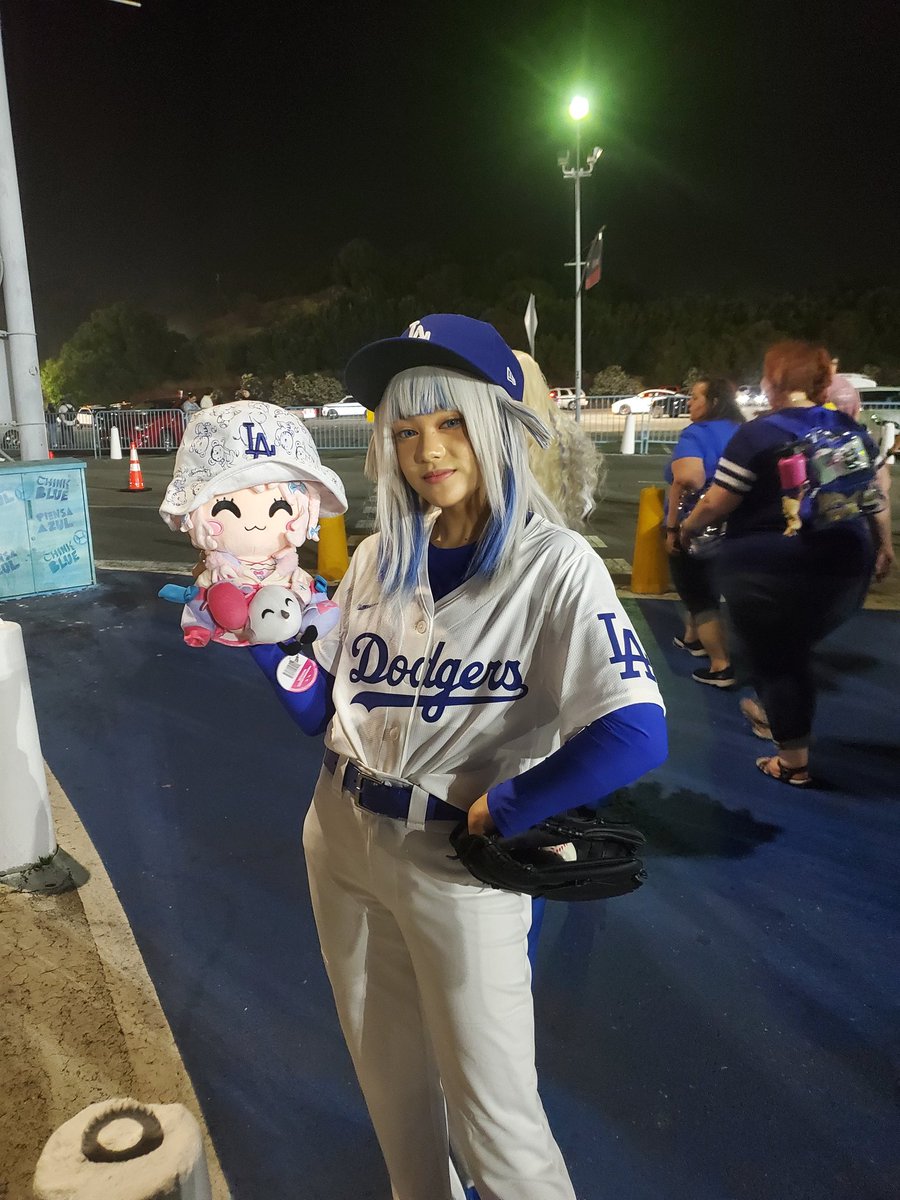 V_INYLMAN's tweet image. #Capippalist #gawrgura #hololiveDodgers