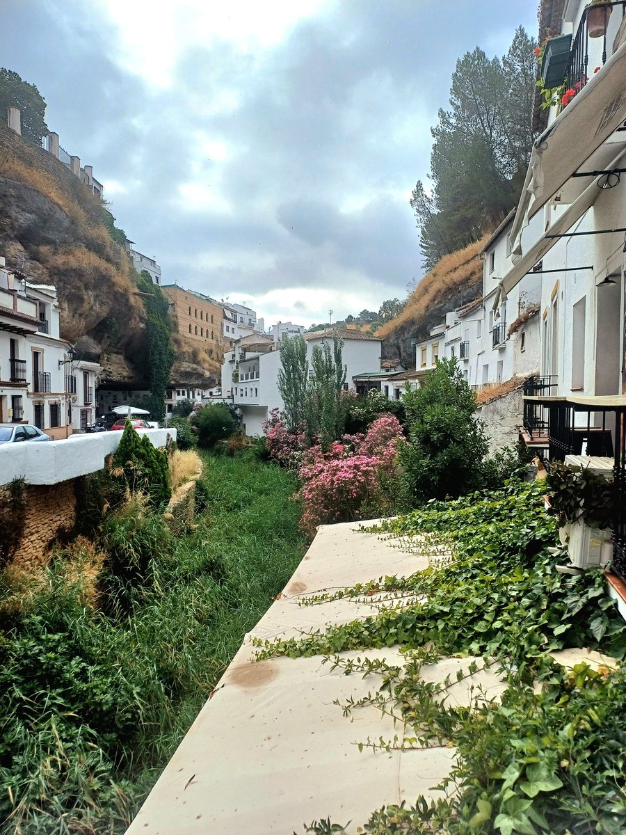 paquili1's tweet photo. Visitar Setenil de las Bodegas  y volver a compartir  momentos  maravillosos con mi querida Josefina Villalon, no tiene precio. https://t.co/1ZEaw63Lr3