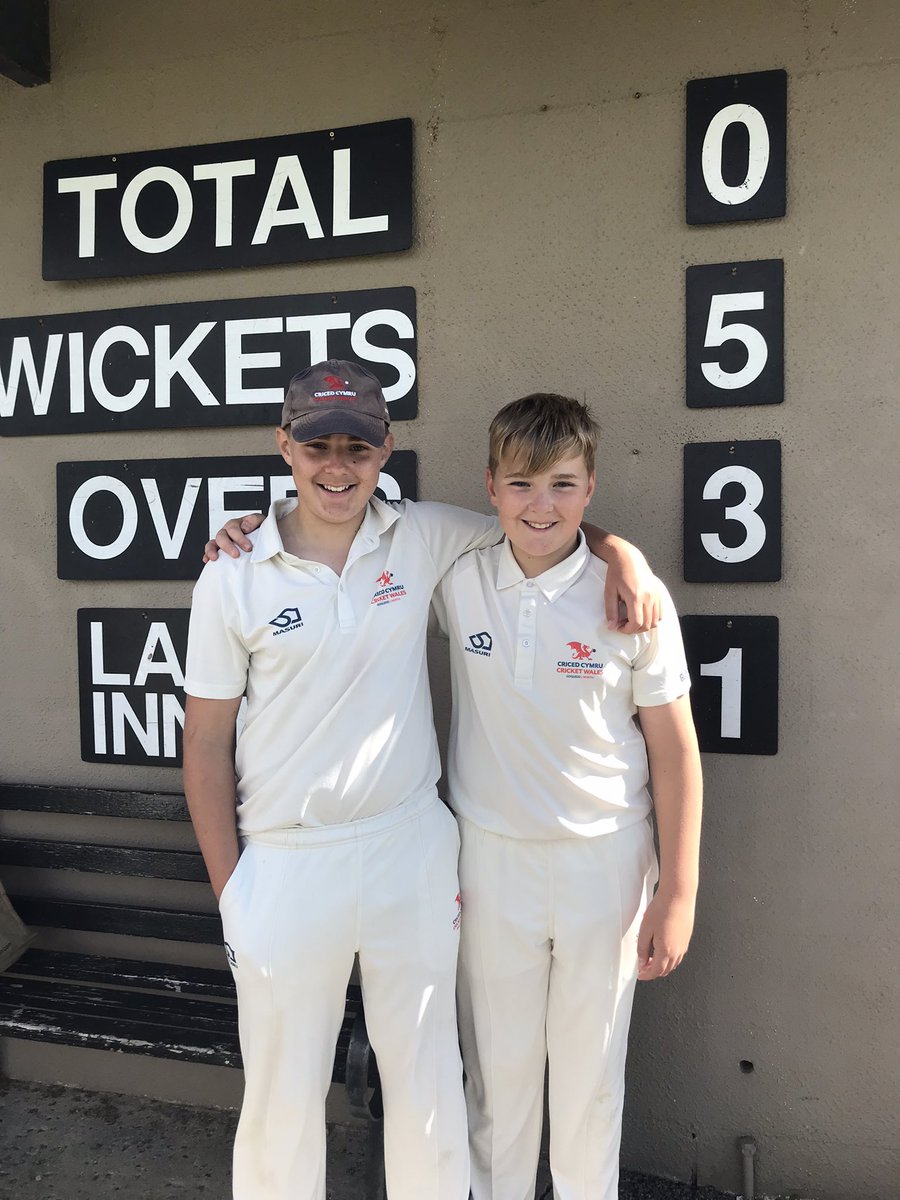 This magic duo had Abergele 2XI on 0-5 from 3 overs! Ned with 2 and Jonas with a triple wicket maiden 🤩🙌🏼🔥🔥💣