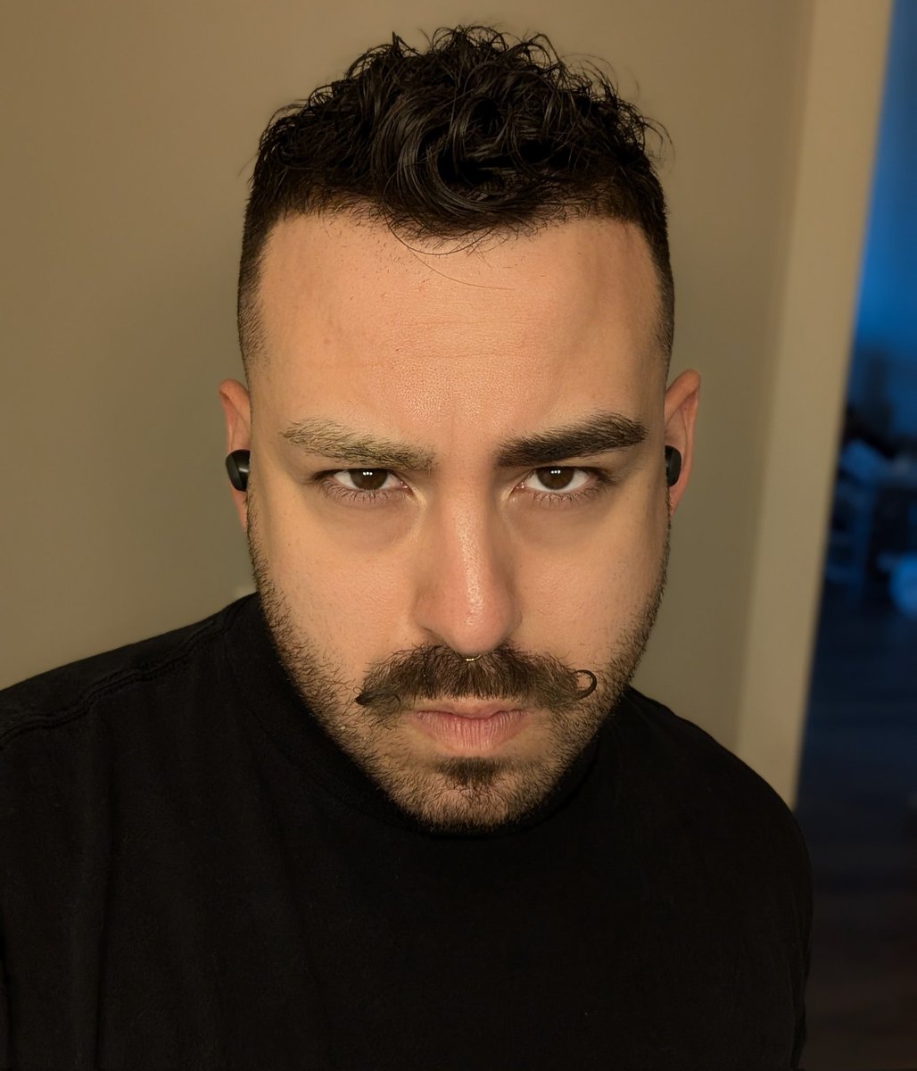 IJustDrewItOn's tweet image. Lol @ my eyebrow hair growing back in so uneven #SaltAndPepper