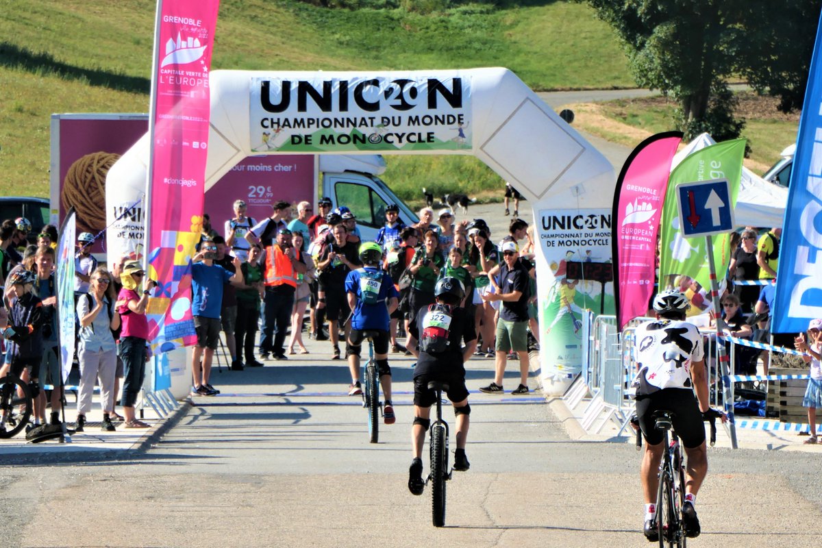 Une arrivée au sommet ! (Championnat du monde de monocycle, Grenoble-France) #monocycle #unicycle #Année2022 #einrad #monociclo #isère #alpes #sport #Grenoble #competition #unicon20