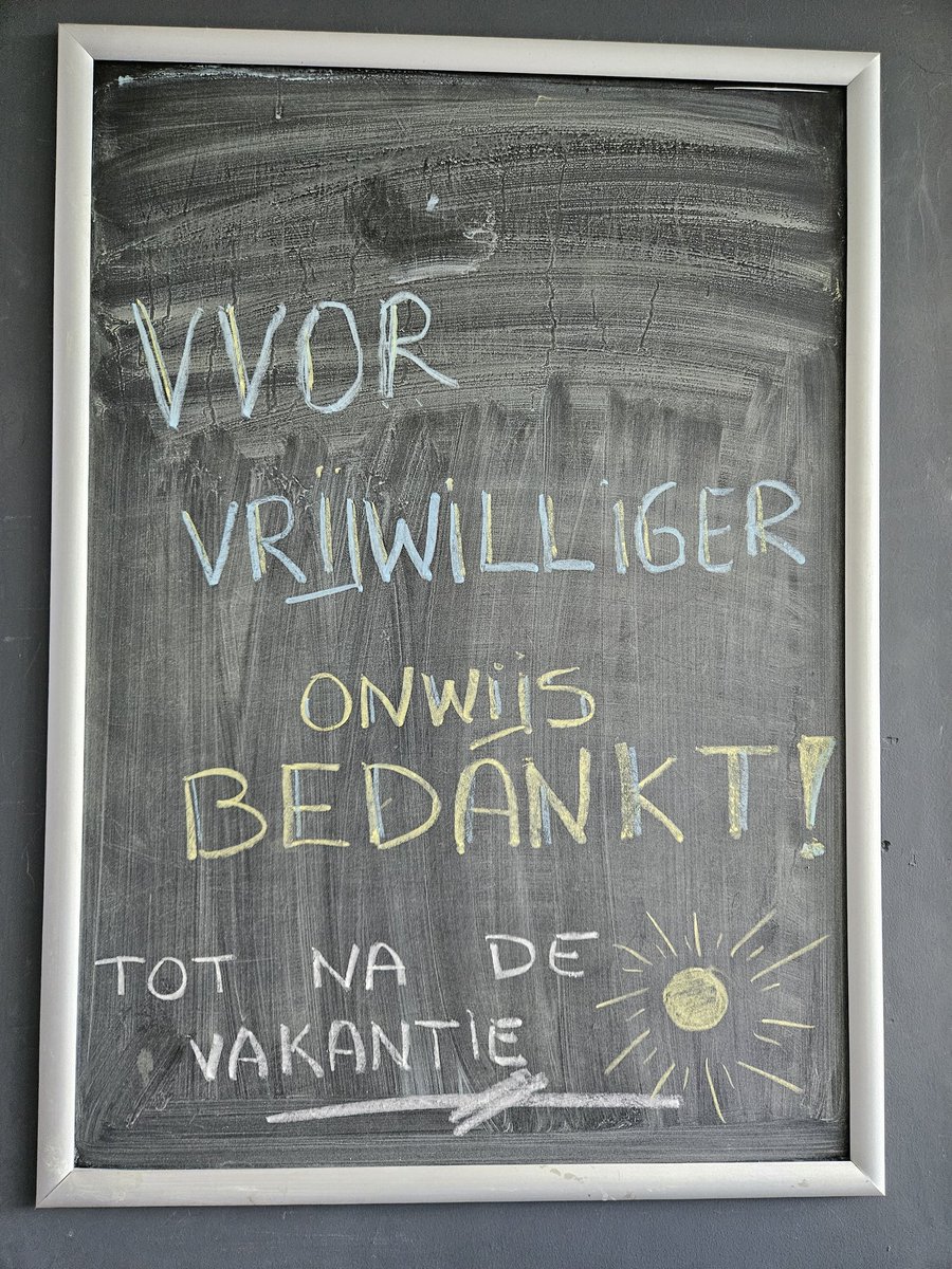VVOR_voetbal's tweet photo. #VVOR heeft tijdens een gezellige borrel alle #vrijwilligers bedankt. Zonder vrijwilligers kan een voetbalvereniging niet bestaan. Met z’n allen zijn we VVOR, een prachtige club die op weg gaat naar z’n 100e verjaardag.
💙🖤 https://t.co/fcl5Fi3uvz