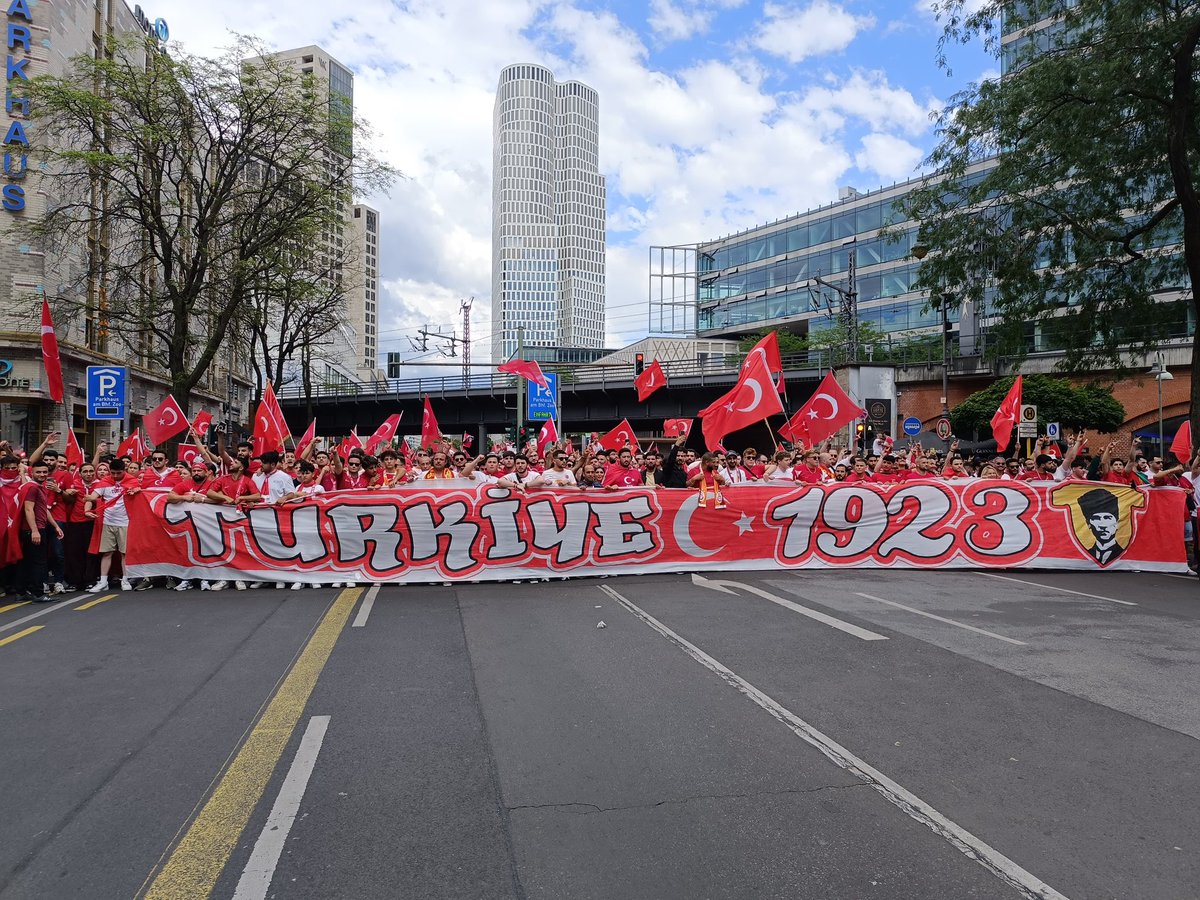 Goztepe's tweet photo. 🇹🇷🇹🇷🇹🇷Koşacağız zaferlere, şanlı tarihinle!🤍❤️

#BizimÇocuklar #Göztepe #EURO2024 https://t.co/7MurFEmILd