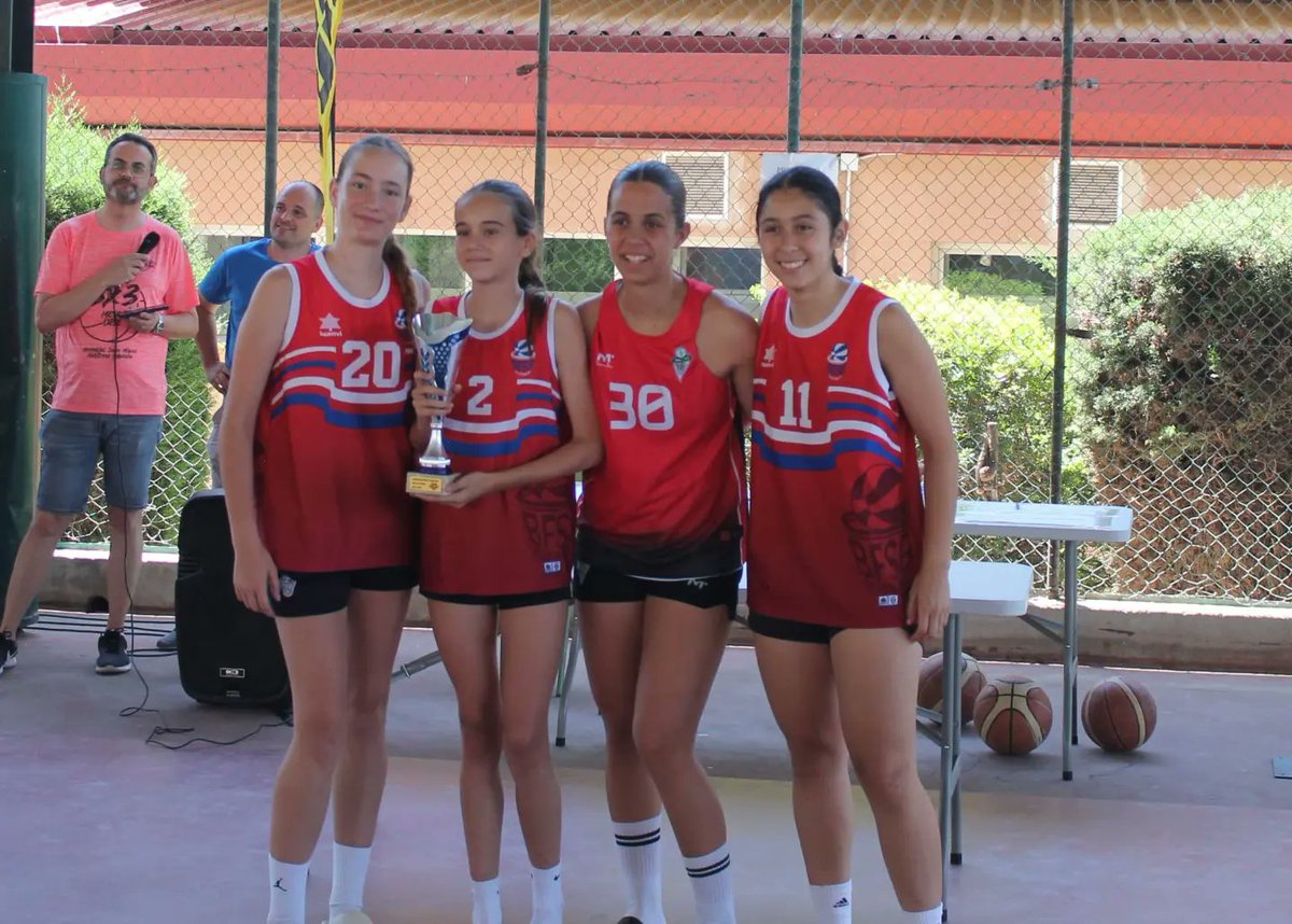 BFSB_Alicante's tweet photo. #BFSB🌞 En verano También hay🏀
Infantiles Campeonas y subcampeonas en el 3x3 de @CBPetrer
#MVP Valeria
#SomosBFSB #SomosSanBlas
# ♾️ Femenino♀️ https://t.co/C1BOxXwnOl