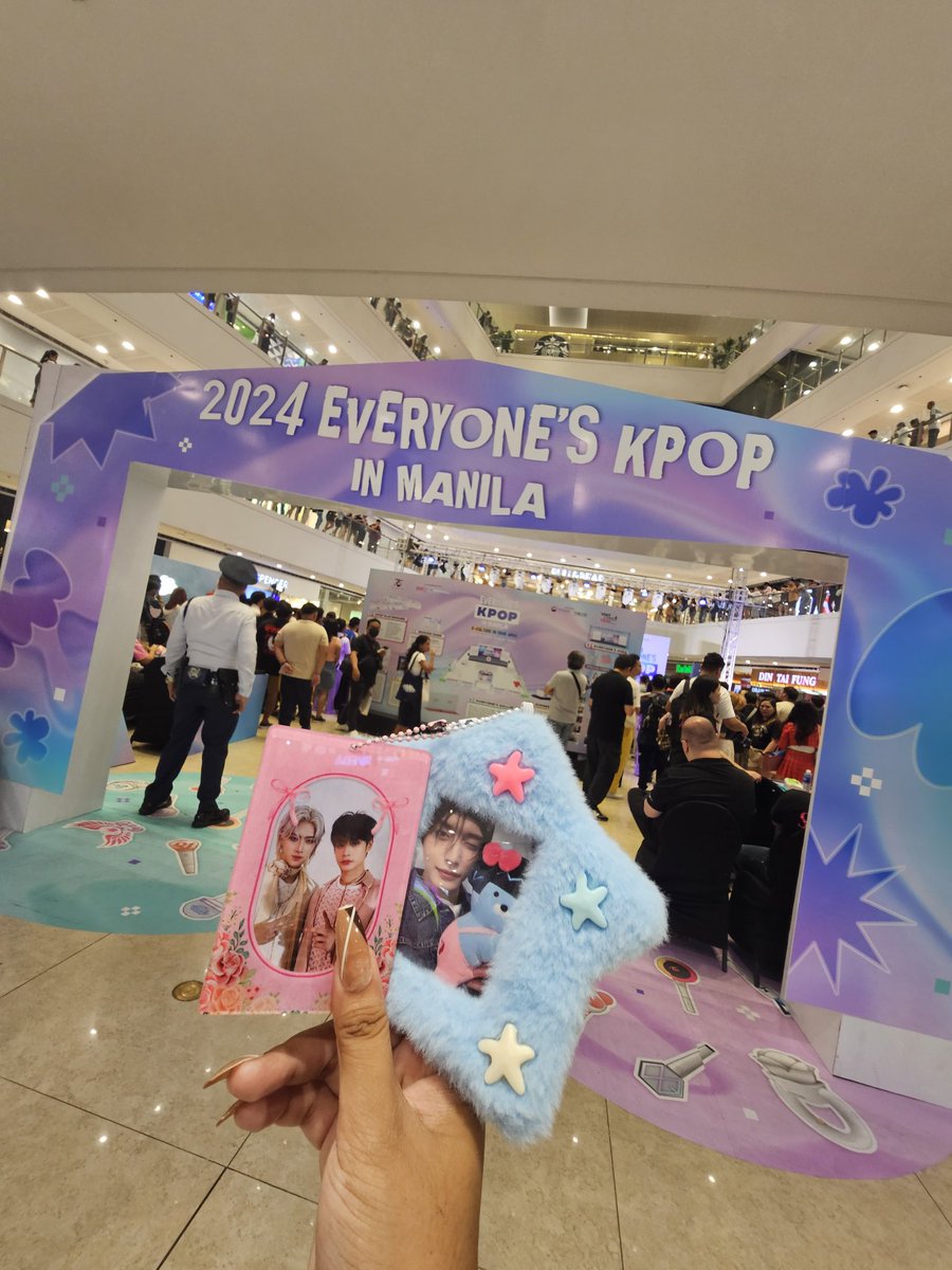 kimjiwoongphl98's tweet photo. Team ZEROBASEONE 🌹
Team Kim Jiwoong in #KPOPCON ♡
Hope you enjoyed your KPOP experience with us 😊
Much love and see you for our ZB1 anniversary 🎉
@ZB1PH @ZB1PH @kpopconph #kpopconevents
#KIMJIWOONG #김지웅 #金地雄 #キムジウン #HelloMyFirstandLastLove
#ZEROBASEONE #ZB1 #제로베이스원
@ZB1_official