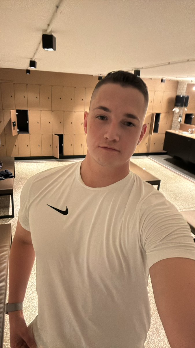 Wanna meet me in the locker room? 
RT=YES 😈