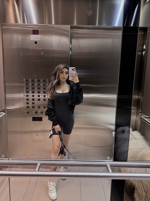 am i short or is this elevator tall https://t.co/atB0J1XG6K