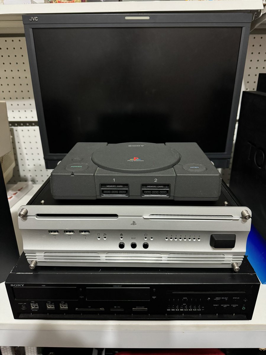 tecmo35's tweet image. SONY PlayStation ソニーの5世代の開発機が集結！ ！ ！

#PS開発マシン