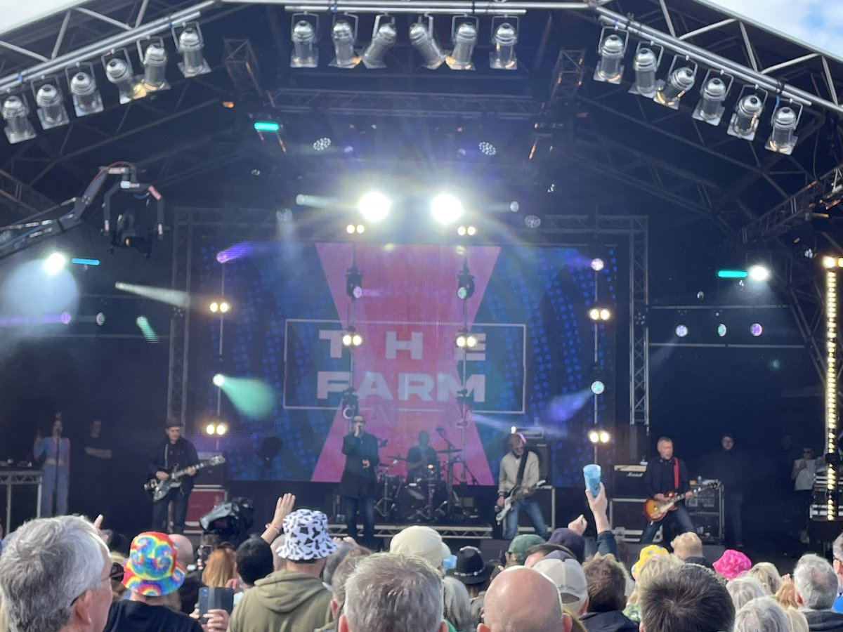 launchgooroo's tweet photo. @TheFarm_Peter The sun came out for All Together Now https://t.co/lLmitkfP7T