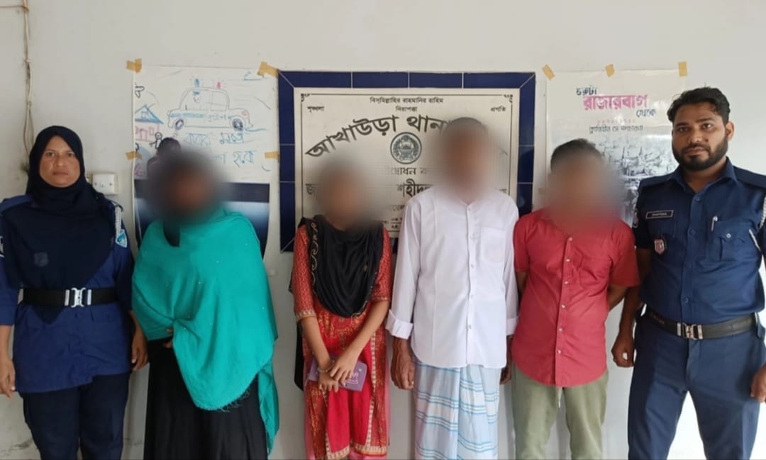 আখাউড়ায় আবাসিক হোটেলে পুলিশের হানা, আটক-৪