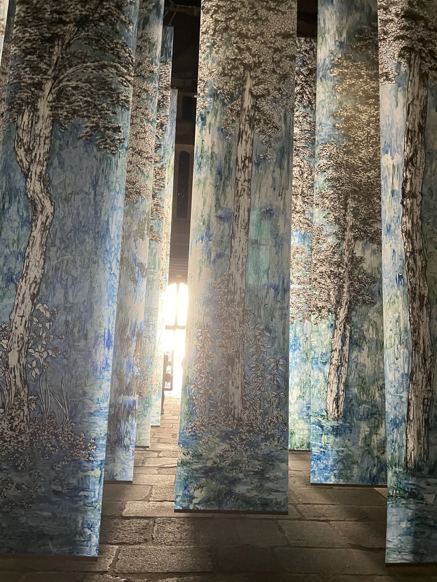 A découvrir à <a href="/MairieDeVannes/">Mairie de Vannes</a> le superbe travail de #SalomeFauc à #LaCohue qui oscille entre le travail de Monet et celui de #GenevieveAsse. Entre estampe et palimpseste : magnifique