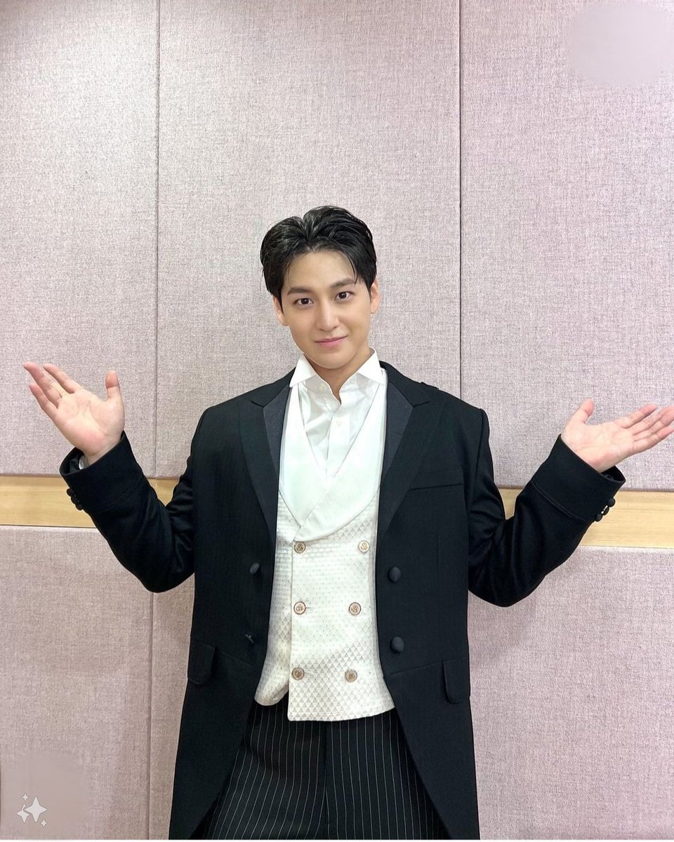 범아 어제 뮤지컬 너무 수고많았고생일 축하해여!!
일년에 하루뿐인 생일 즐겁게 보냈으면 좋겠어여!