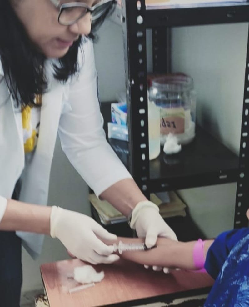 FranAlabi's tweet photo. Recordamos a todos los padres, cuidadores o responsables que si un niño presenta fiebre debe acudir a consultar y evitar la automedicación.

Ante la sospecha, el personal médico decidirá tomar el estudio que nos permitirá confirmar o descartar cualquier riesgo. https://t.co/DgnDZs6cyH
