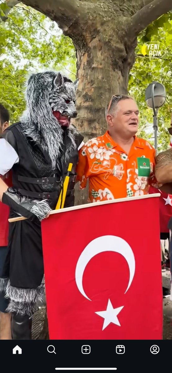 Utan Uefa bir tek rahatsız olan sensin! #TURvHOL