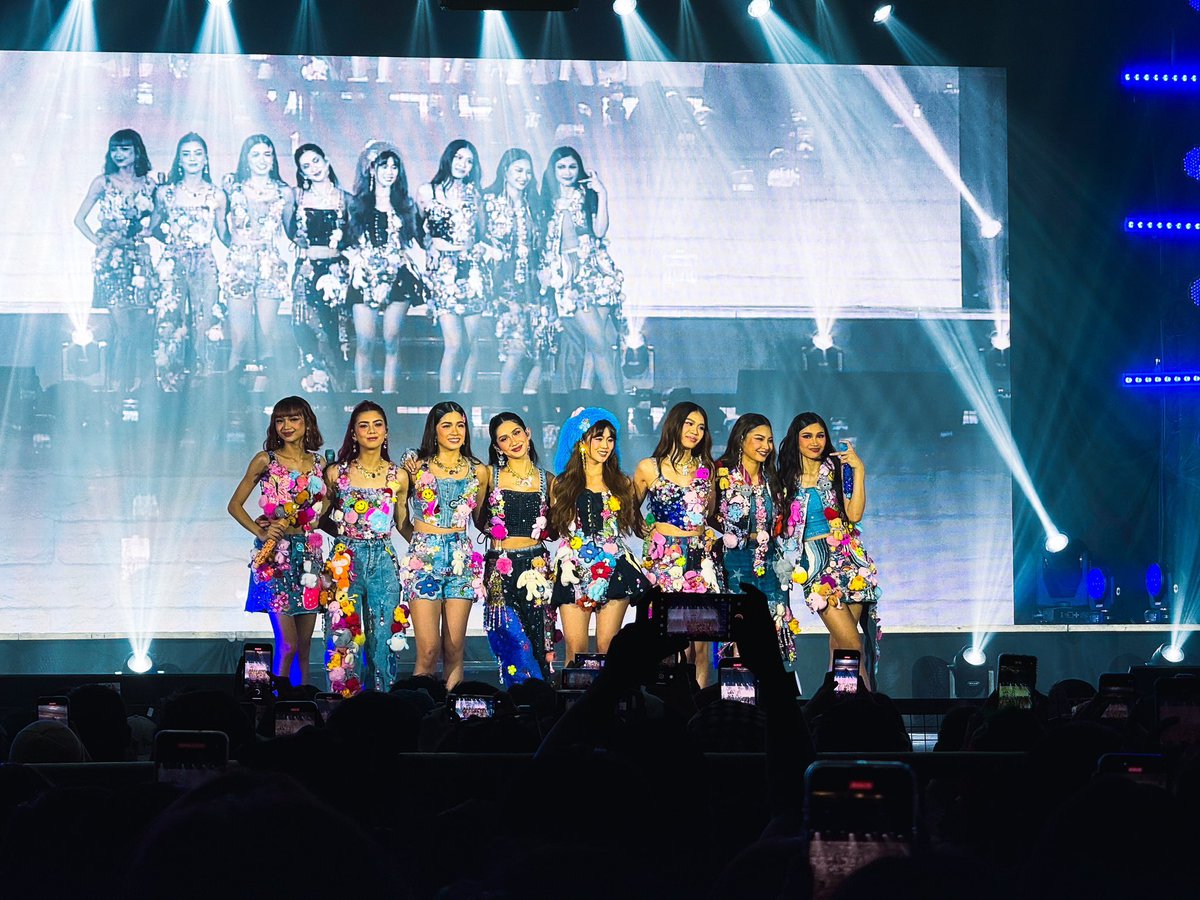 binissante's tweet image. behind every successful women are themselves