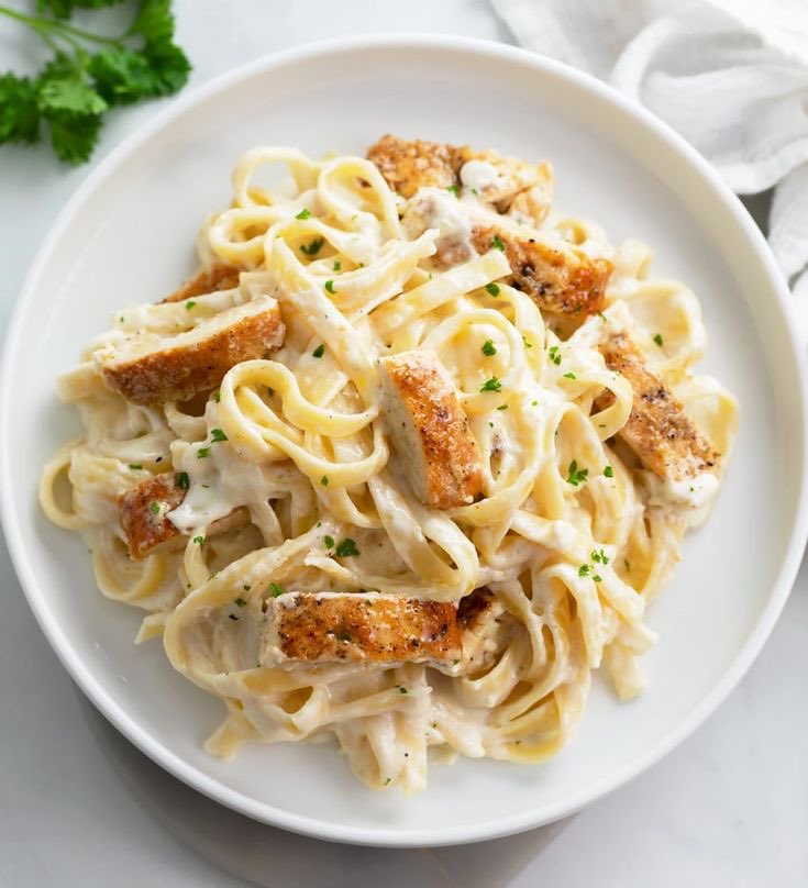 aeonchild's tweet photo. MmMmm chicken alfredo 😖😖😖😖😖 https://t.co/YKJv8OUVcg