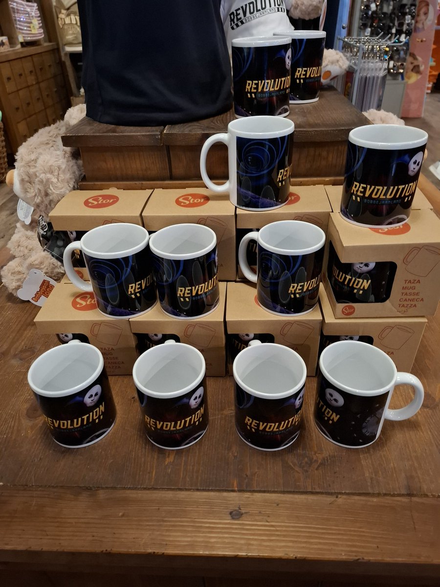 naomischouten1's tweet photo. Nieuwe mokken van de revolution ππ’π en zelf ook gelijk maar eentje gehaald π@Bobbejaanland #Bobbejaanland #revolution #revolutionfan https://t.co/TzXg2A6dVj
