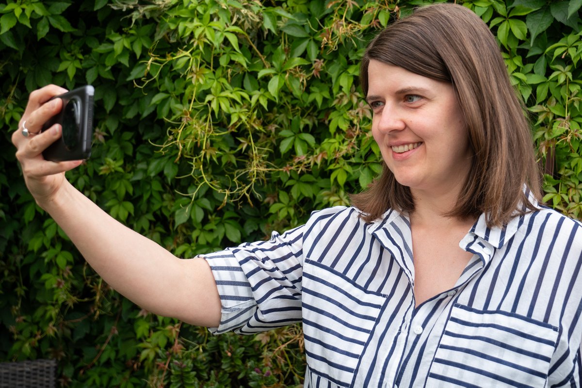 Which smartphone has the best selfie camera? 

<a href="/AmyDavies/">Amy Davies</a> puts some of the best premium, mid-range and budget phones, including the Samsung #S24Ultra, Xiaomi 14 Ultra, OnePlus 12 and Google #Pixel8Pro, to the test to find out: amateurphotographer.com/buying-advice/…
📷 Pepper Davies