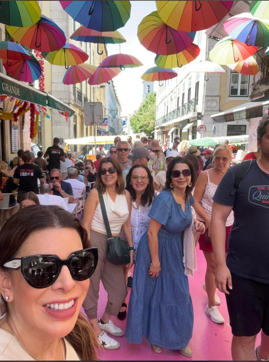 BitacoraPol's tweet photo. La diputada local @ClaudiaSalasGDL agusto de vacaciones en Europa y sus obligaciones en comisiones y en el Pleno del @LegislativoJal, que esperen. Veremos si pidió ausentarse sin goce de sueldo o su paseo es con cargo a los contribuyentes jalisciense. https://t.co/93ch4KFmtn