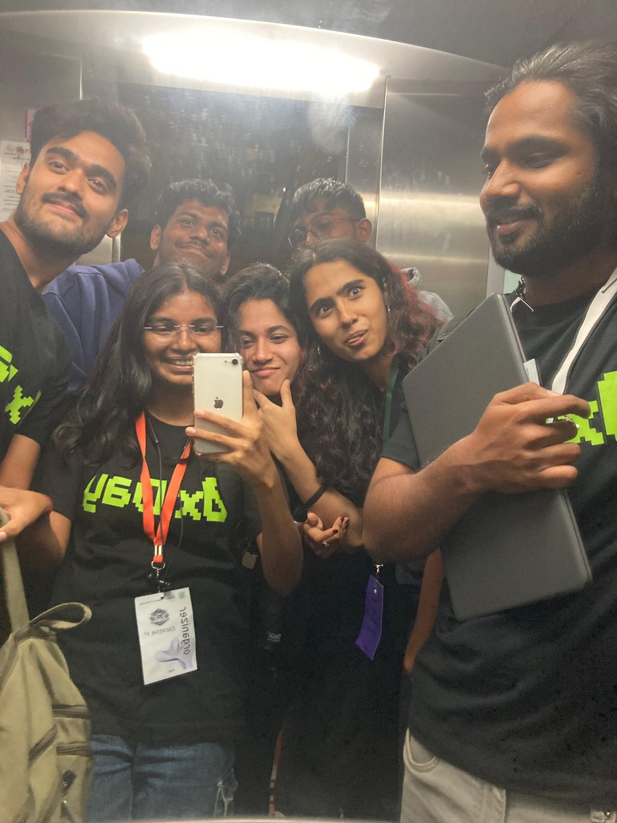 0xPrash's tweet photo. My Team @_0xDay 

Casually boarded 400 more hackers on to the 0xHacking platform today 😎🎉 #0xDay https://t.co/wzAcAeJgLv